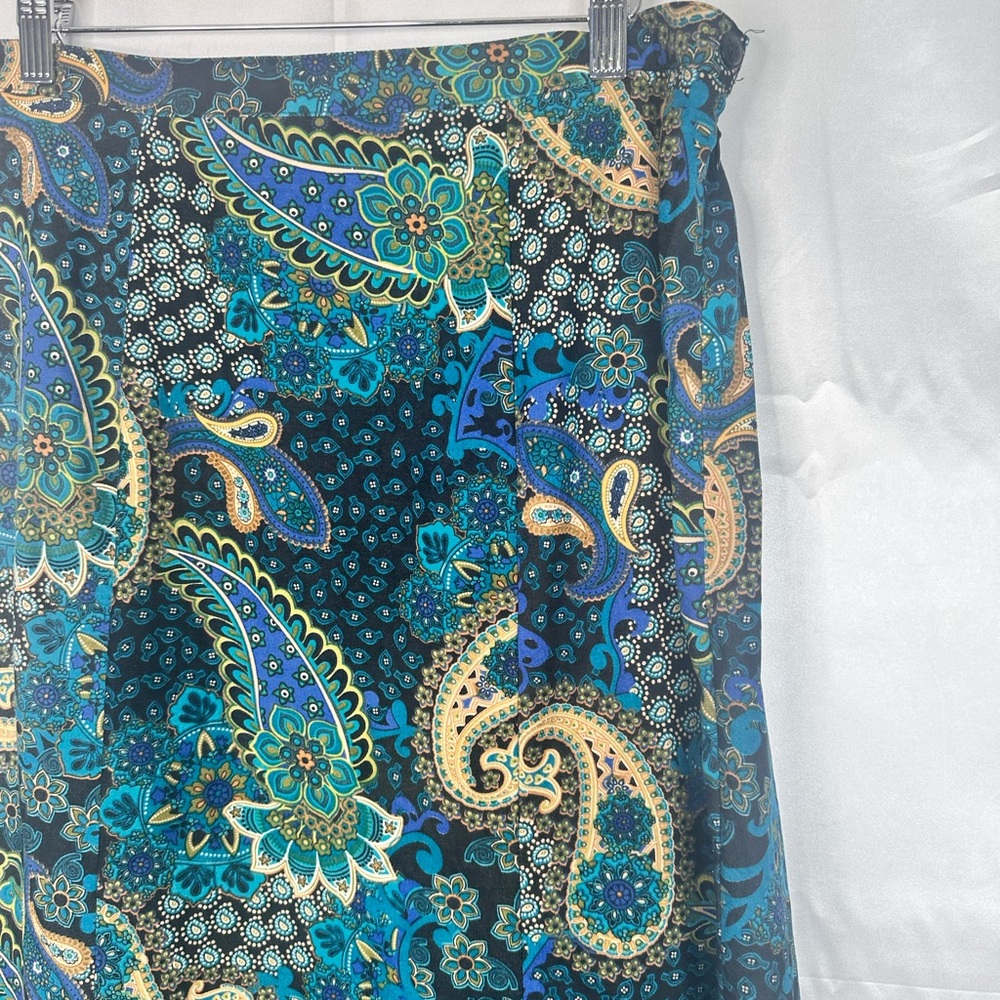 Notations Paisley‎ Skirt in Blue and Green - Picture 2 of 8